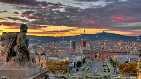 Barcelona vid solnedgång. Foto av bcnbits@FlickR; CC-BY-NC-SA.